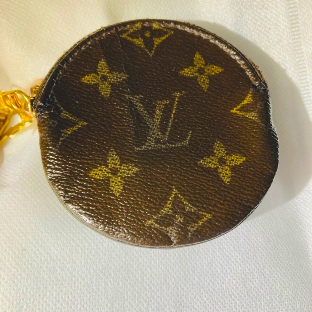 ***Authentic***Louis Vuitton Round Monogram Coin Case Leather. Code CT8834